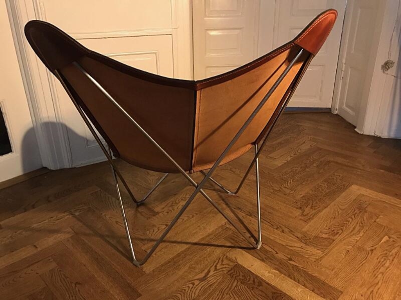 Artwork by Dennis Marquart, A pair of high-backed lounge chairs with stainless steel frame, Made of stainless steel