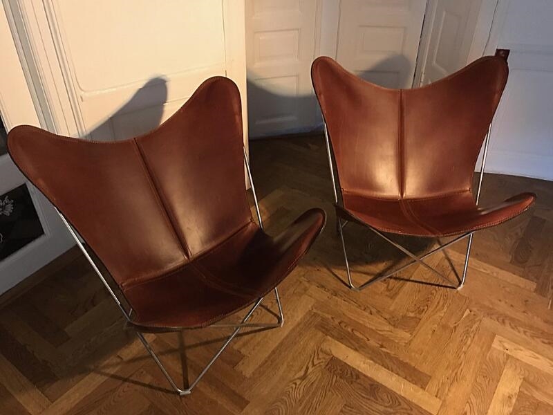 Artwork by Dennis Marquart, A pair of high-backed lounge chairs with stainless steel frame, Made of stainless steel