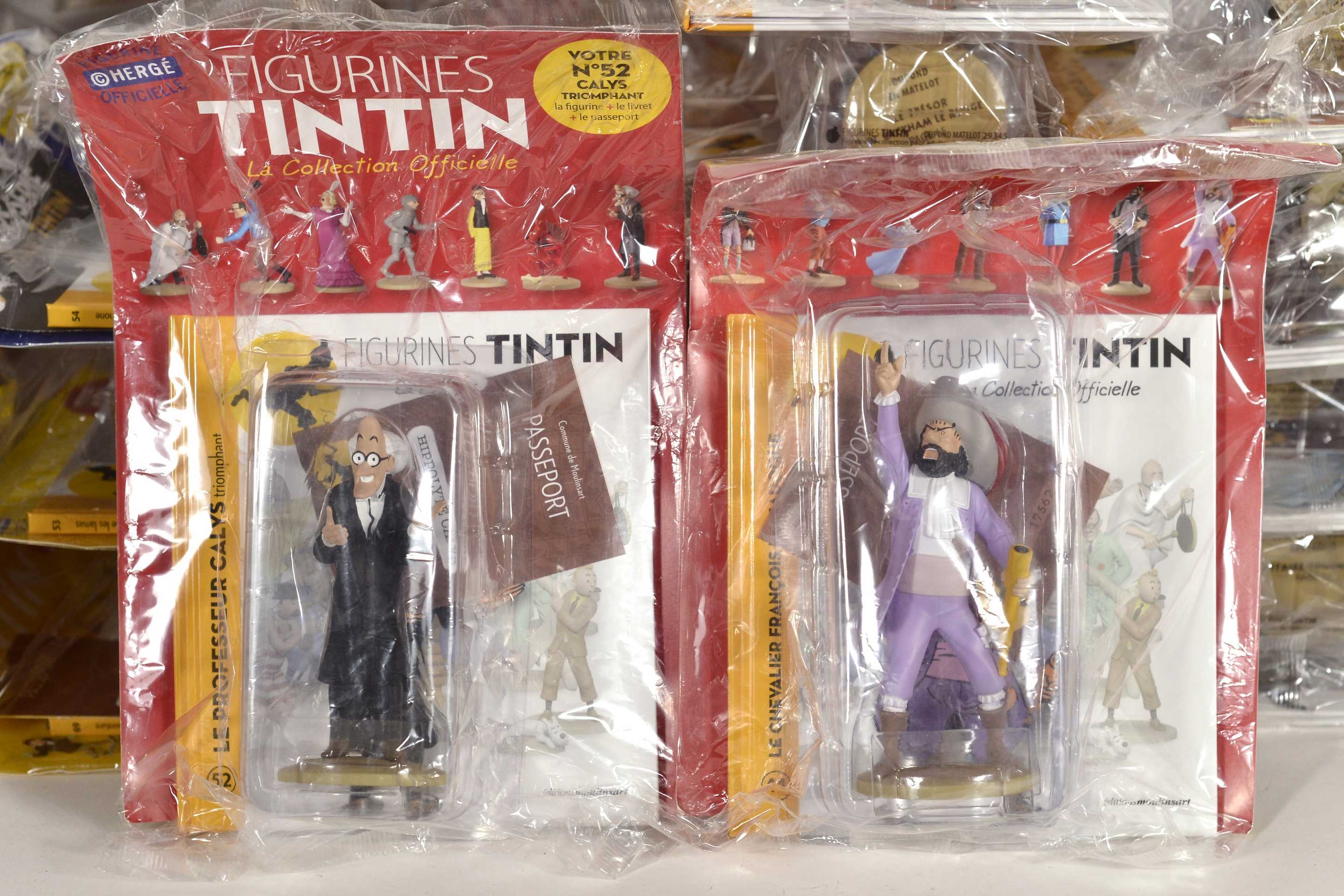 Lot de 50 figurines  Tintin la collection officielle édition Moulinsart  et TF1 vers 2011. Compris les livrets et certofocats. Polyrésine. H 12 cm  en