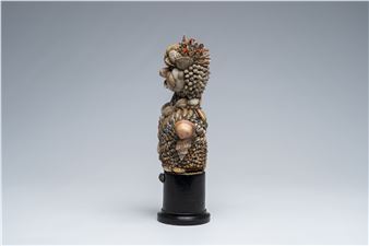 A shells and coral figure on ebonised wood base with silver shell - Giuseppe Arcimboldo