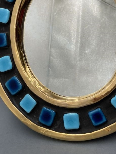 Broche Vintage En Lucite Avec Strass Bleus - Relief, Style Rétro, Bon état