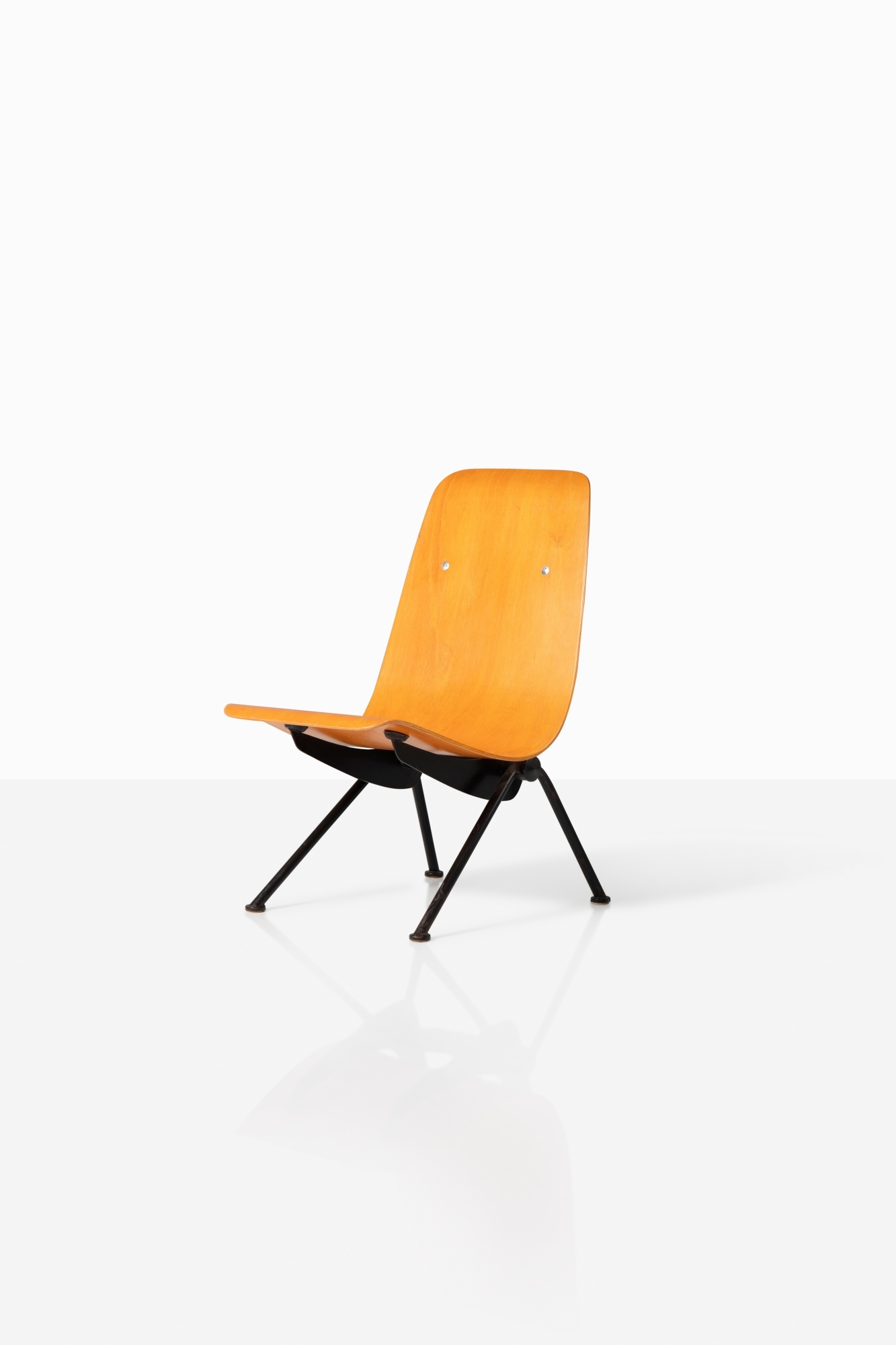 Artwork by Jean Prouvé, Fauteuil léger n°356, dit Antony, Made of lacquered steel