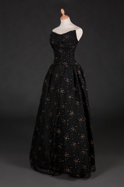 In Pretty Finery - 1960, Spain Evening dress by Cristobal Balenciaga Yellow  gros de Naples, with embroidery in polychrome chenille floral motifs Cristóbal  Balenciaga Museoa