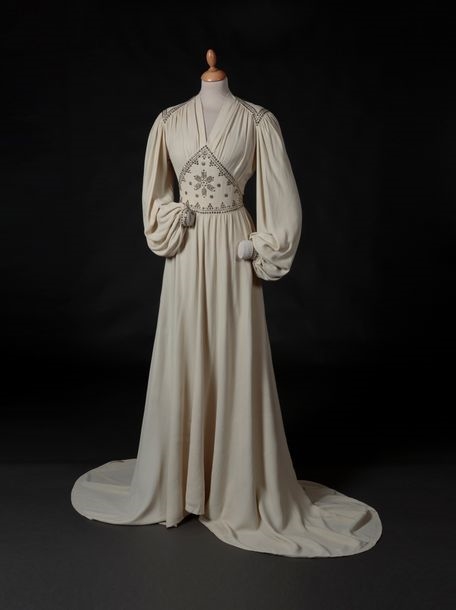 Juliet sleeve silk crepe gown, Eastport, ca. 1825 - Maine Memory