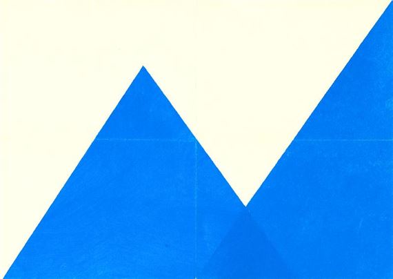 Blaue Aufgipfelung vor weißem Grund by Hermann Glöckner, 1977