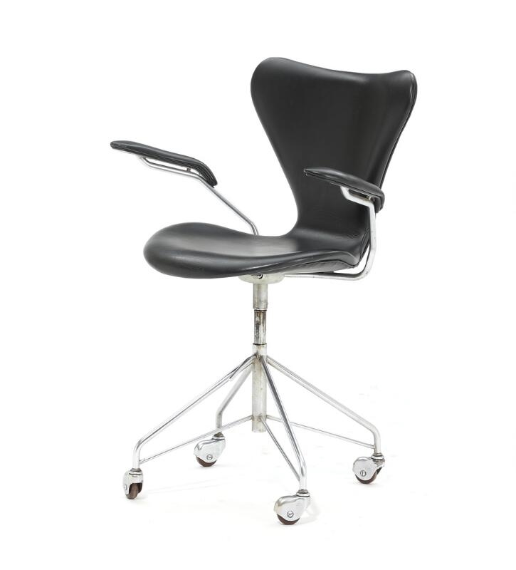 Seven chair by Arne Jacobsen, Designed 1955