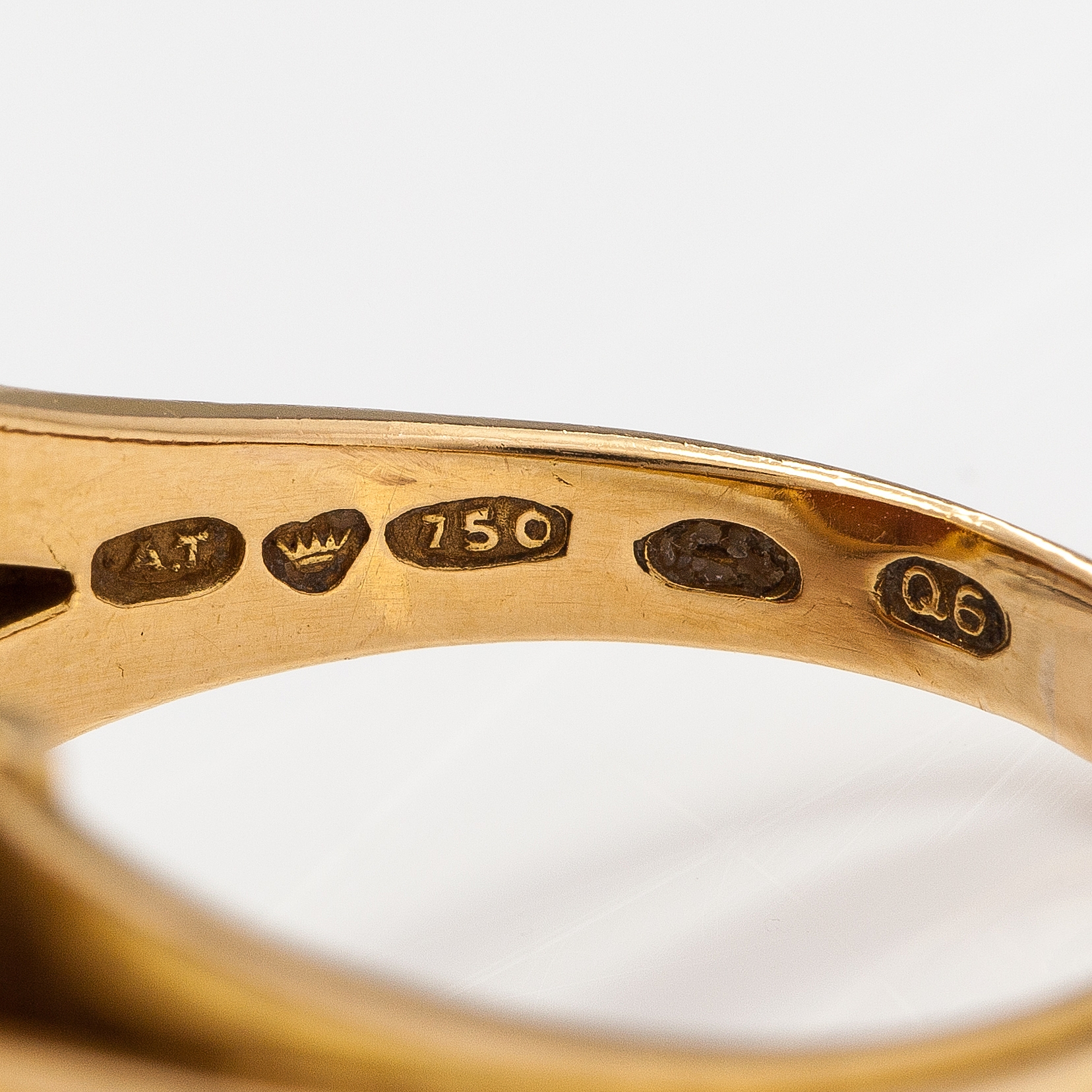 Artwork by Oskar Pihl, An 18K gold ring with an agate, Made of gold