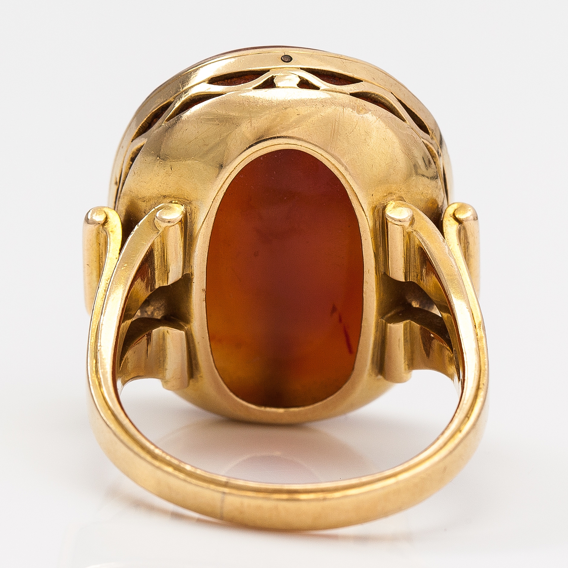 Artwork by Oskar Pihl, An 18K gold ring with an agate, Made of gold