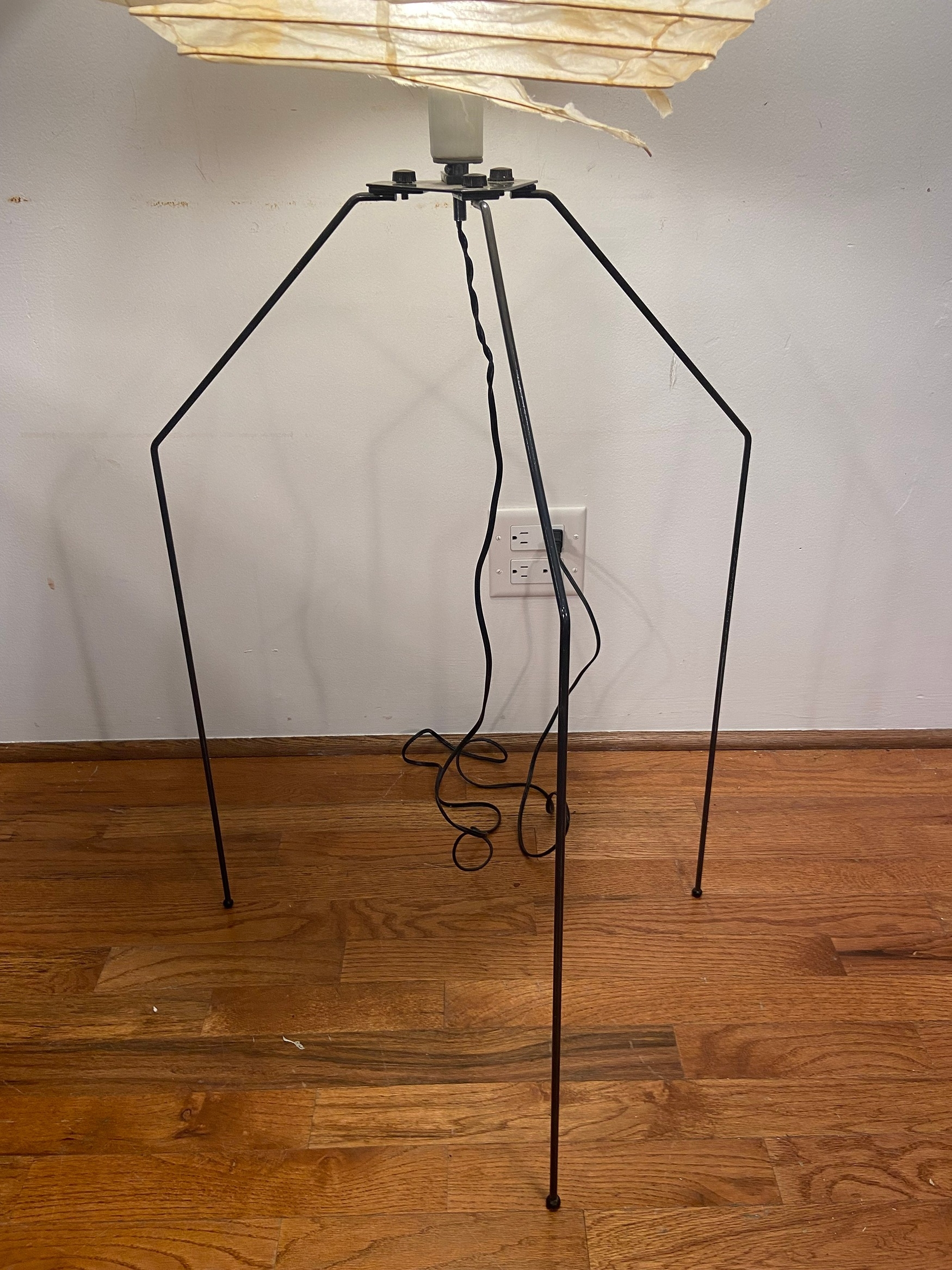 Isamu Noguchi | Signed ISAMU NOGUCHI Akari Floor Lamp Model UF3-DL ...