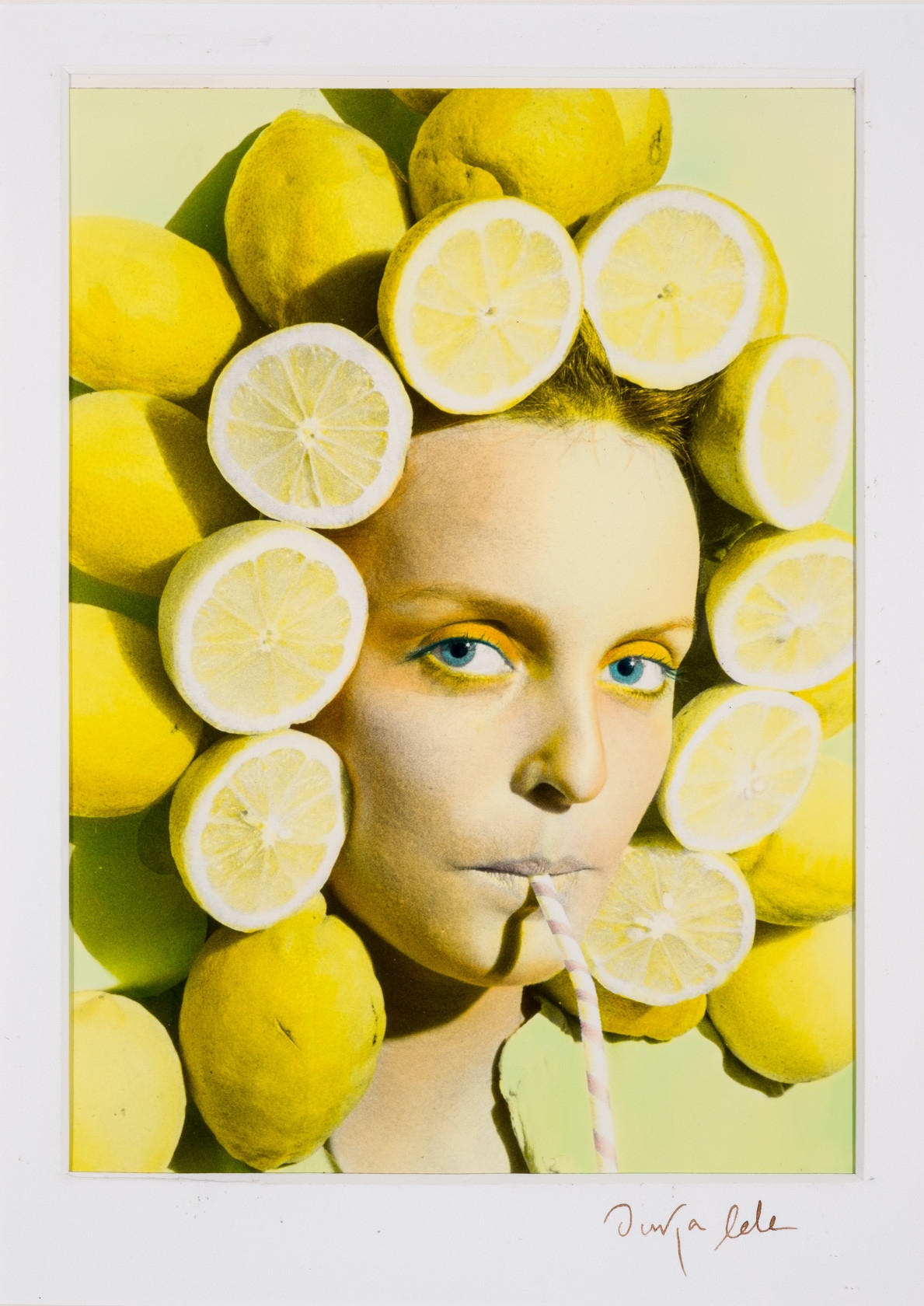 Ouka Leele | Chica con limones. Serie Peluquería (1979) | MutualArt
