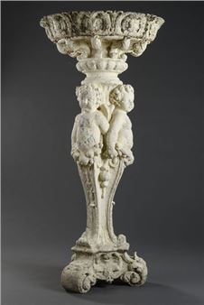 Tripod base resting on scrolled feet - Jean-Jacques Ducel