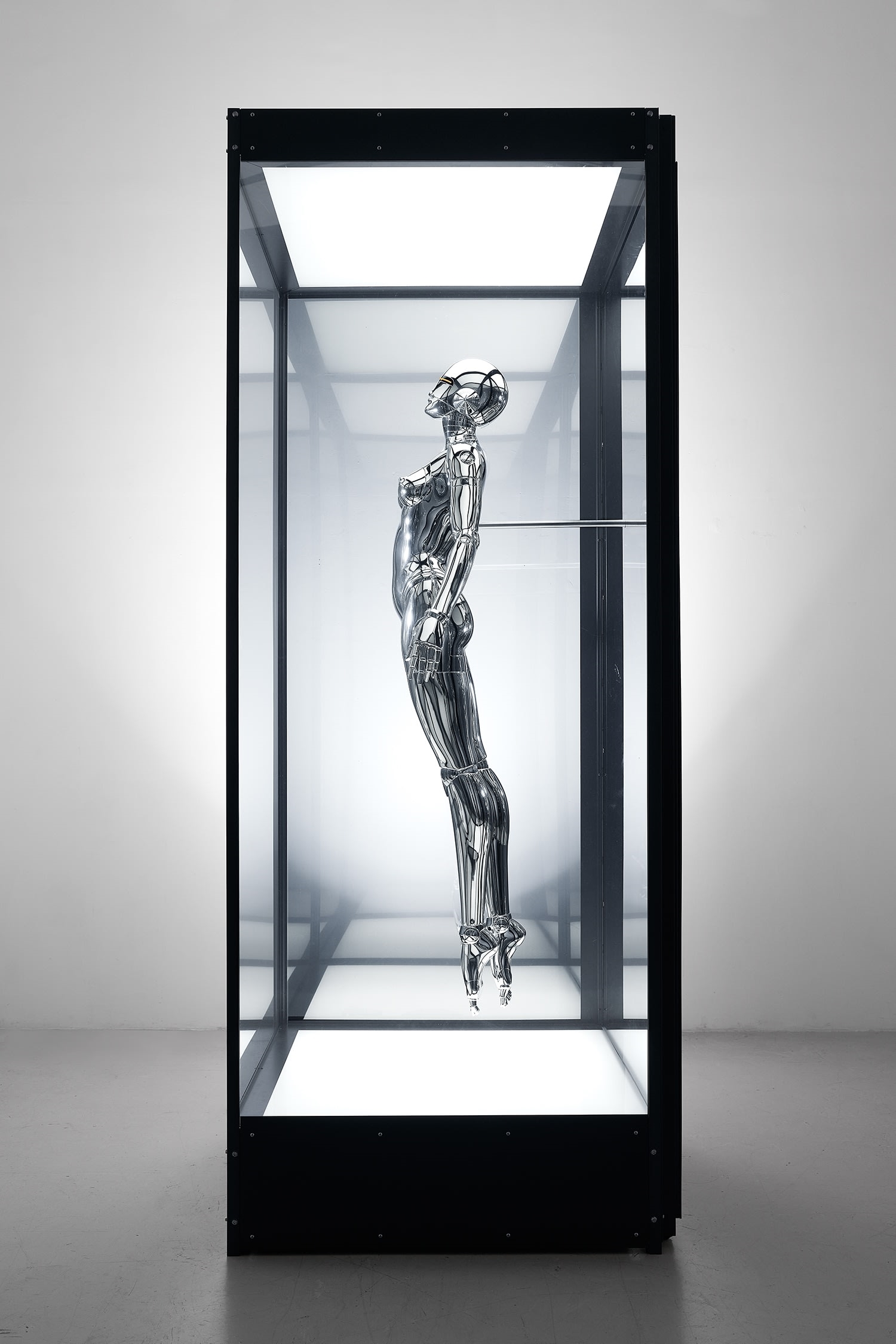 hajime-sorayama-sexy-robot-floating-2019-mutualart
