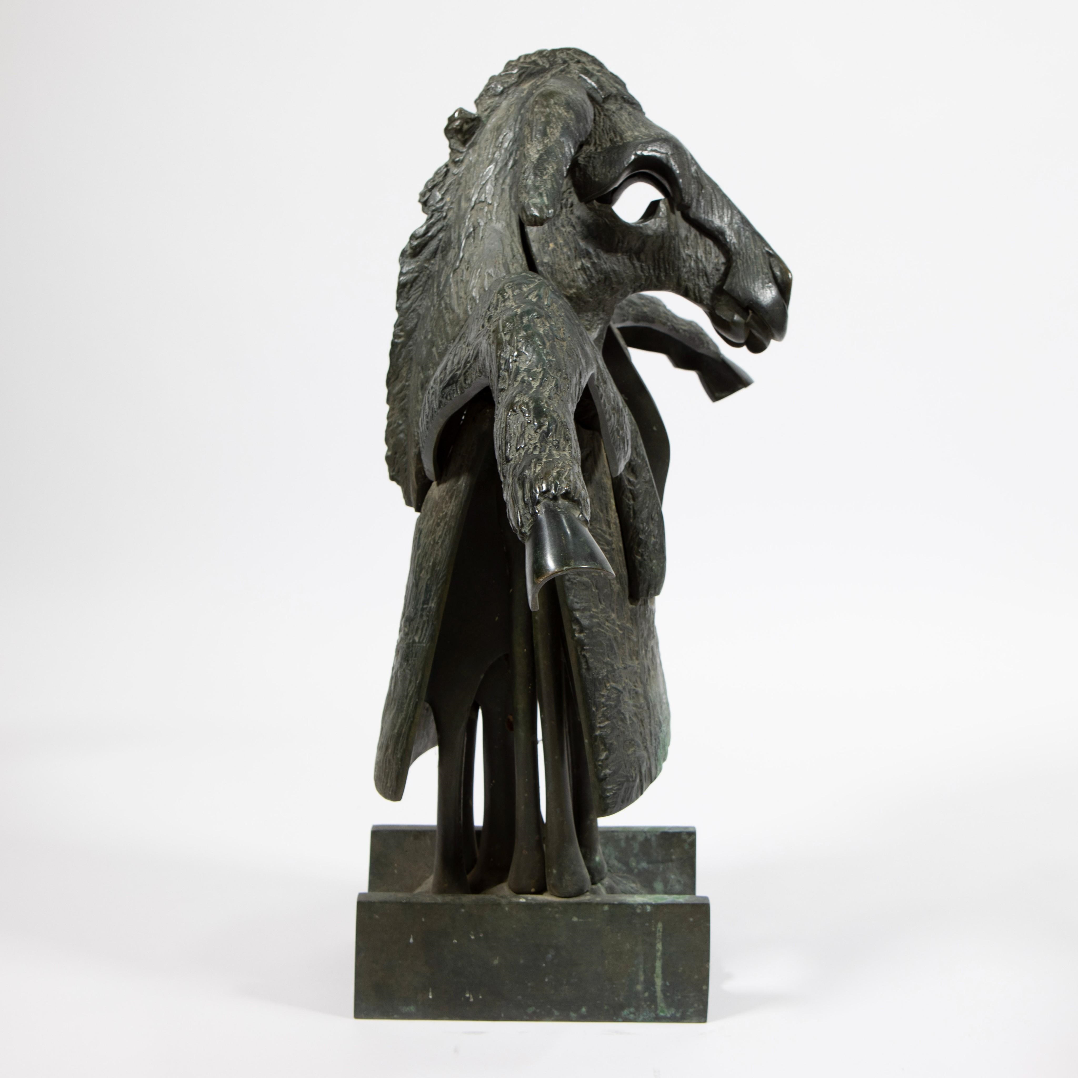 Jacques WILLAUMEZ Bronzen sculptuur met groene patine Peau d'âne
