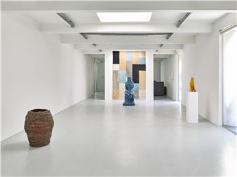 Mai-Thu Perret: Portrait of a Woman - Galerie Elisabeth & Klaus Thoman, Innsbruck