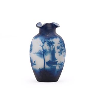 AN ART NOUVEAU VAL ST. LAMBERT BLUE CAMEO AND OPAQUE GLASS VASE - Lucien Petignot