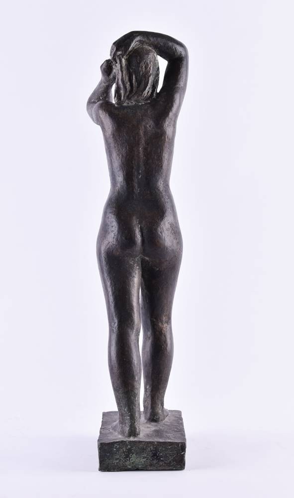 Artwork by Ruthild Hahne, stehender weiblicher Akt, Made of Bronze