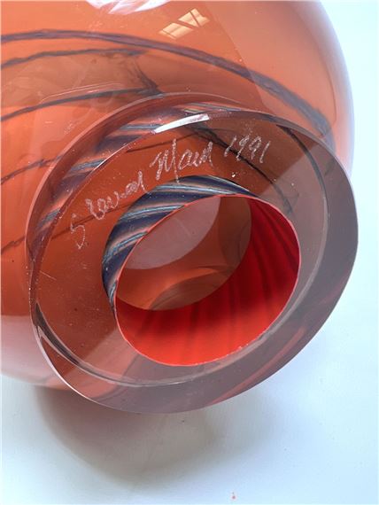 Steven Main | Studio Art Glass Vase (1991) | MutualArt