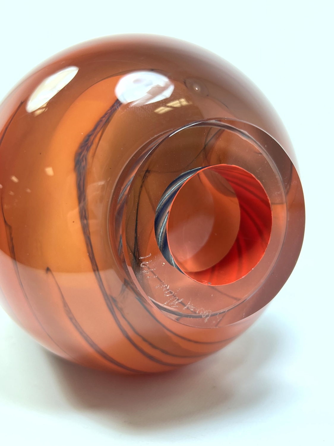 Steven Main | Studio Art Glass Vase (1991) | MutualArt