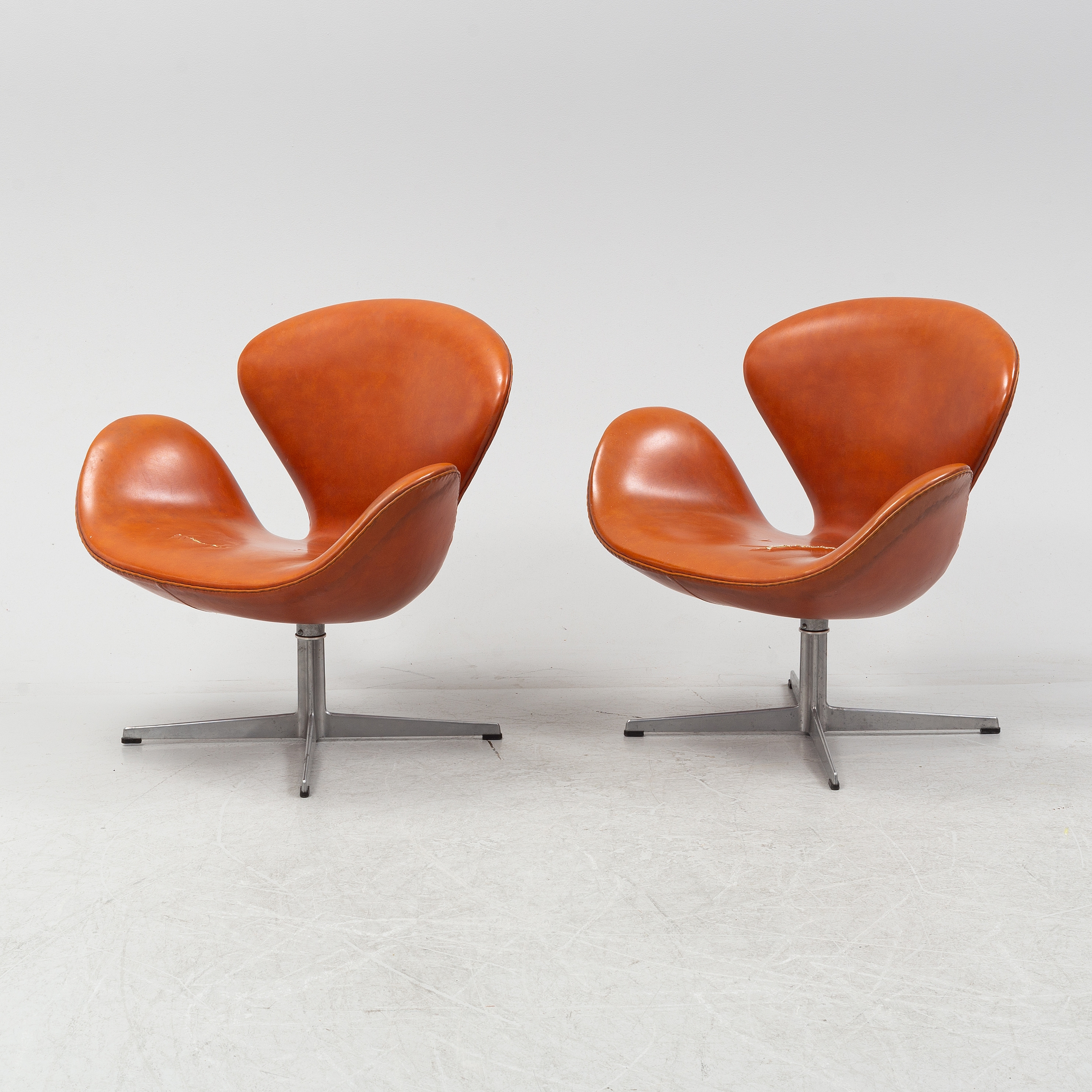a pair of 'Swan' lounge chairs from Fritz Hansen, Denmark 1968 by Arne Jacobsen, 1968
