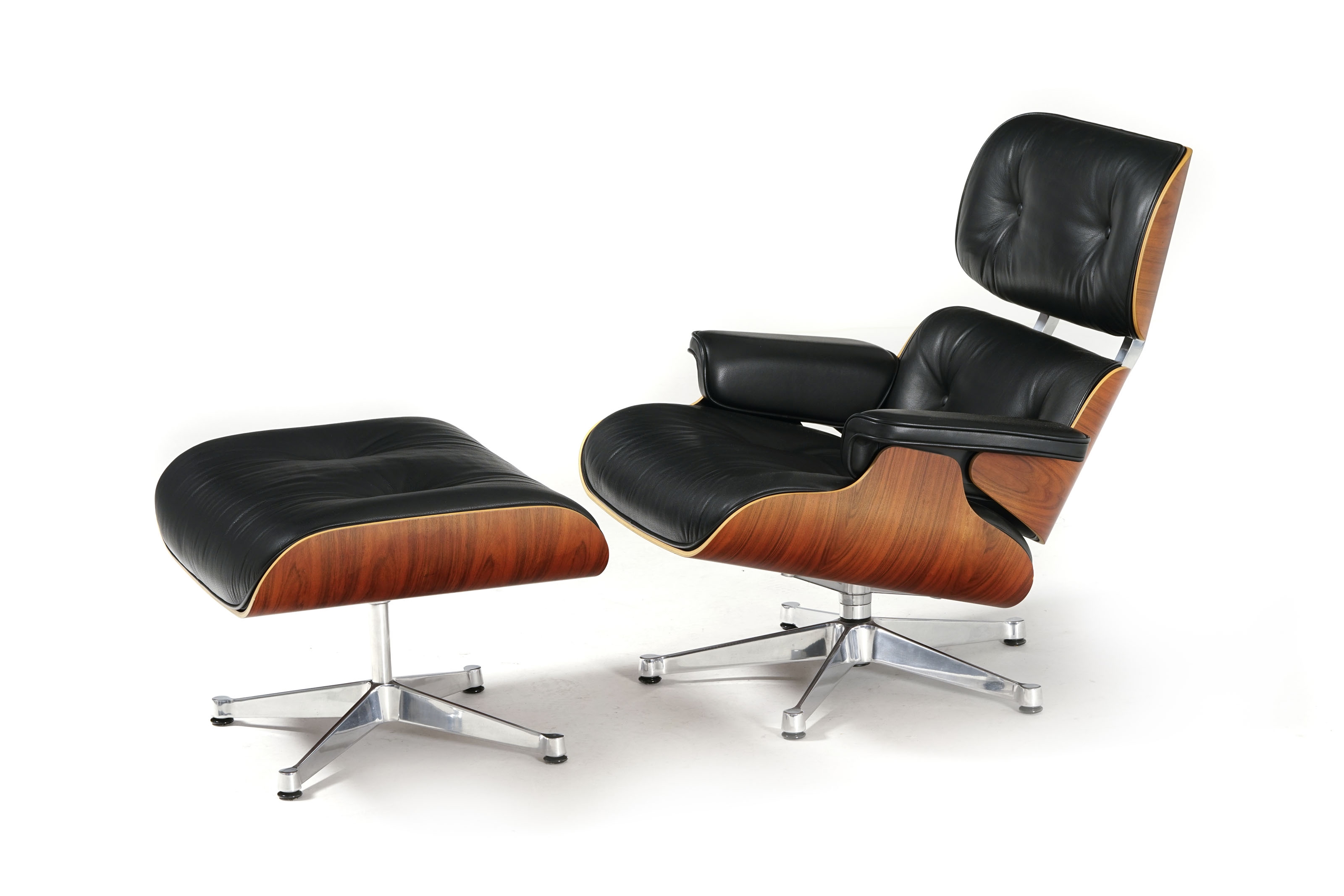 Charles & Ray Eames Fauteuil Lounge Chair et son ottoman (1956