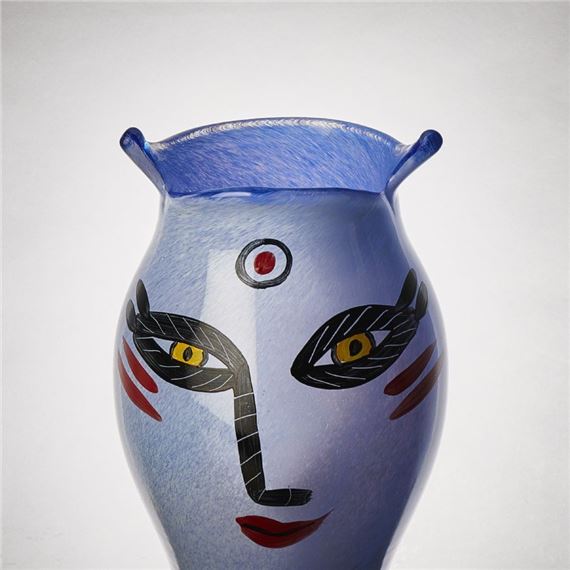 Ulrica Hydman-Vallien | Kosta Boda. Höjd: 26 cm | MutualArt