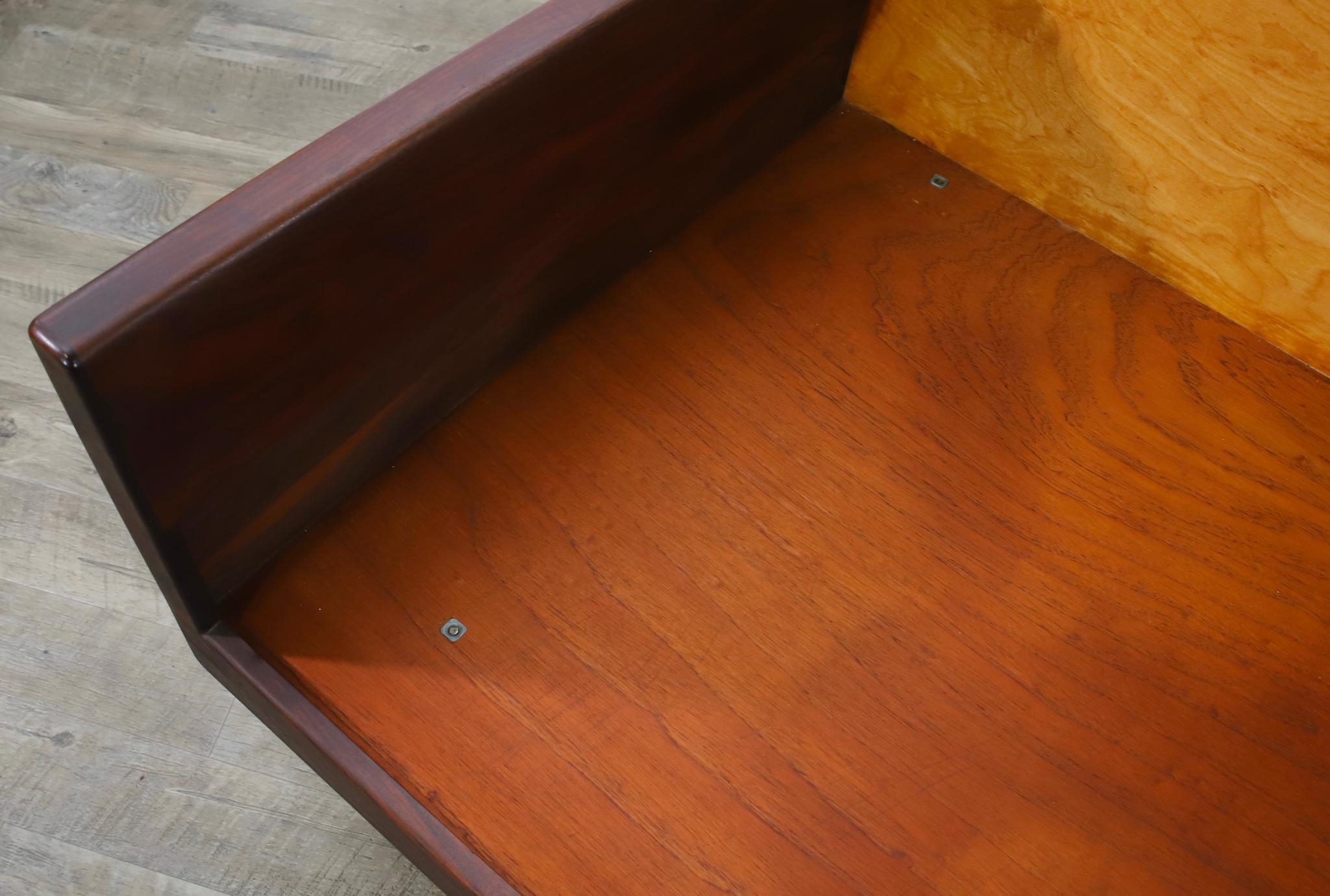 Artwork by Harvey Lowe, Sofa on slightly tapered square legs with multicolored diamond flame upholstered removable seat and back cushions, Made of olive green upholstery