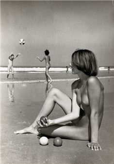 NU Jeu de ballon sur la plage - Lilo Korenjak