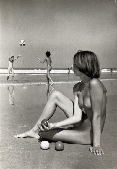 NU Jeu de ballon sur la plage - Lilo Korenjak