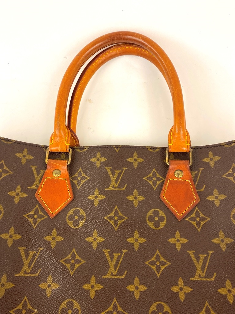 Sold at Auction: Louis Vuitton Sac Plat Monogram Shoulder Bag