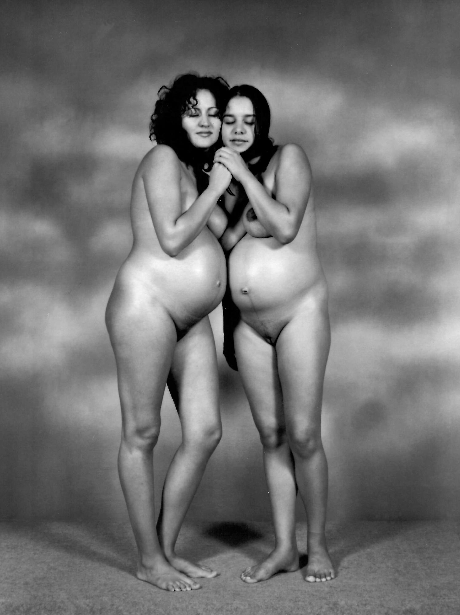 Artwork by Garo Keshishian, DUE SORELLE, Made of photographic print