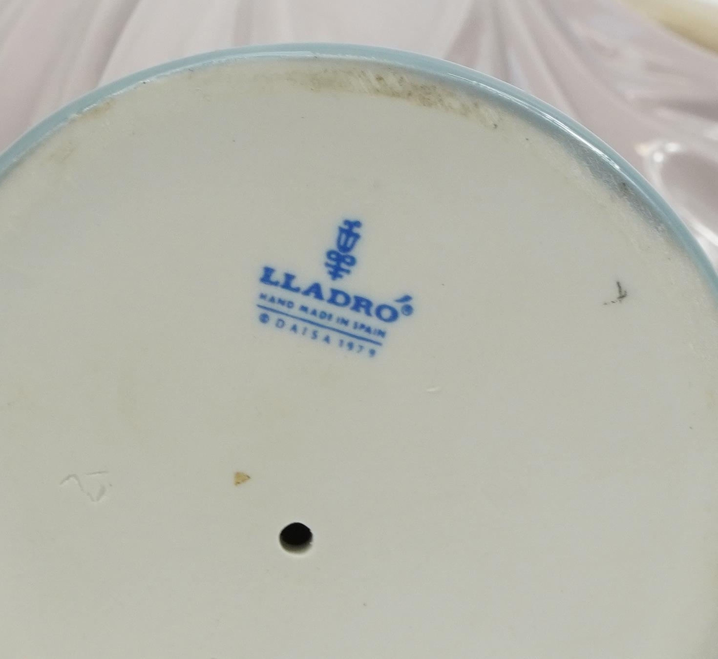 Lladró S.A Six Lladro and Nao figures and figurines including a large