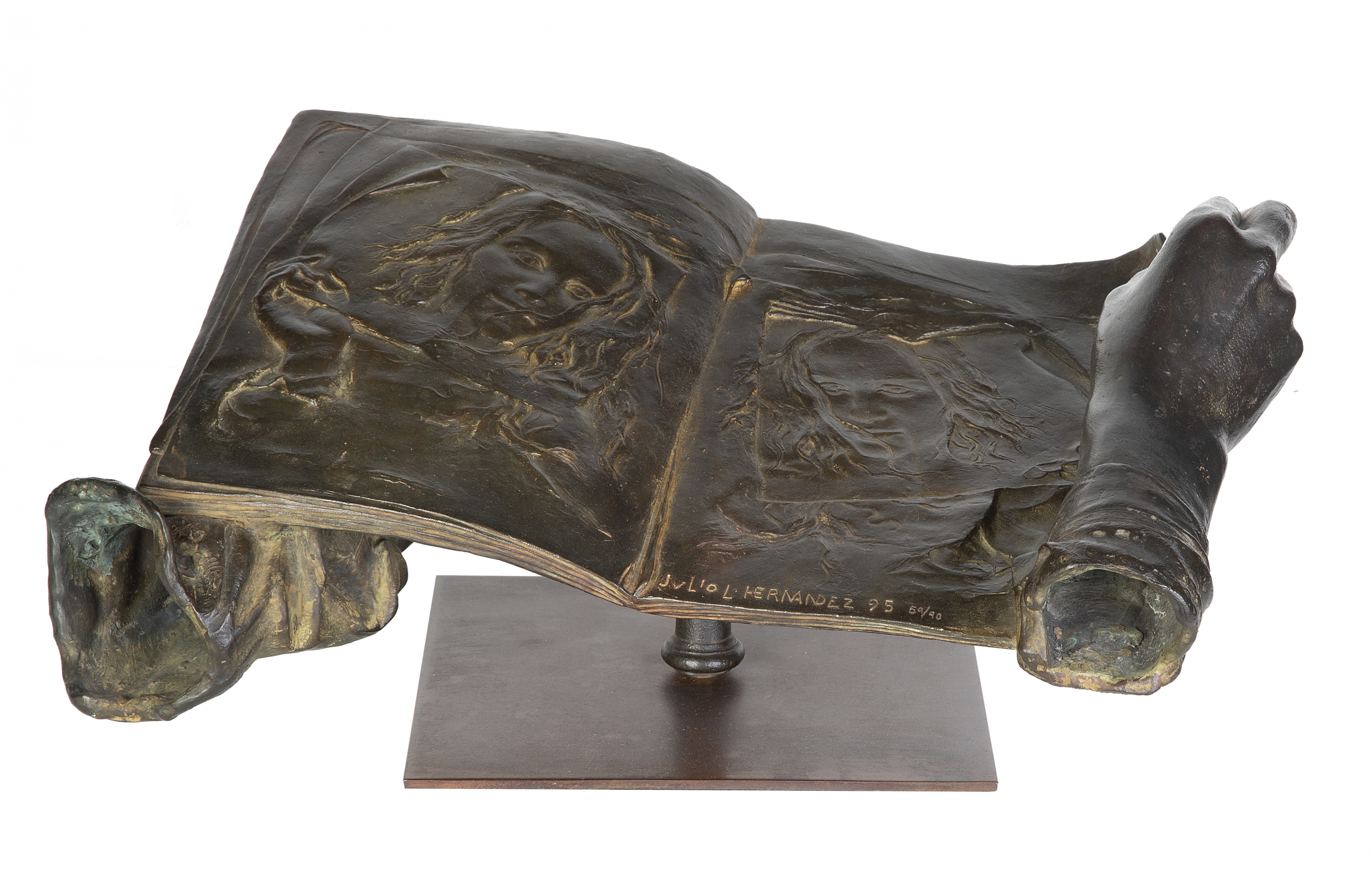 Artwork by Julio López Hernández, El Encuentro, Made of Patinated bronze.