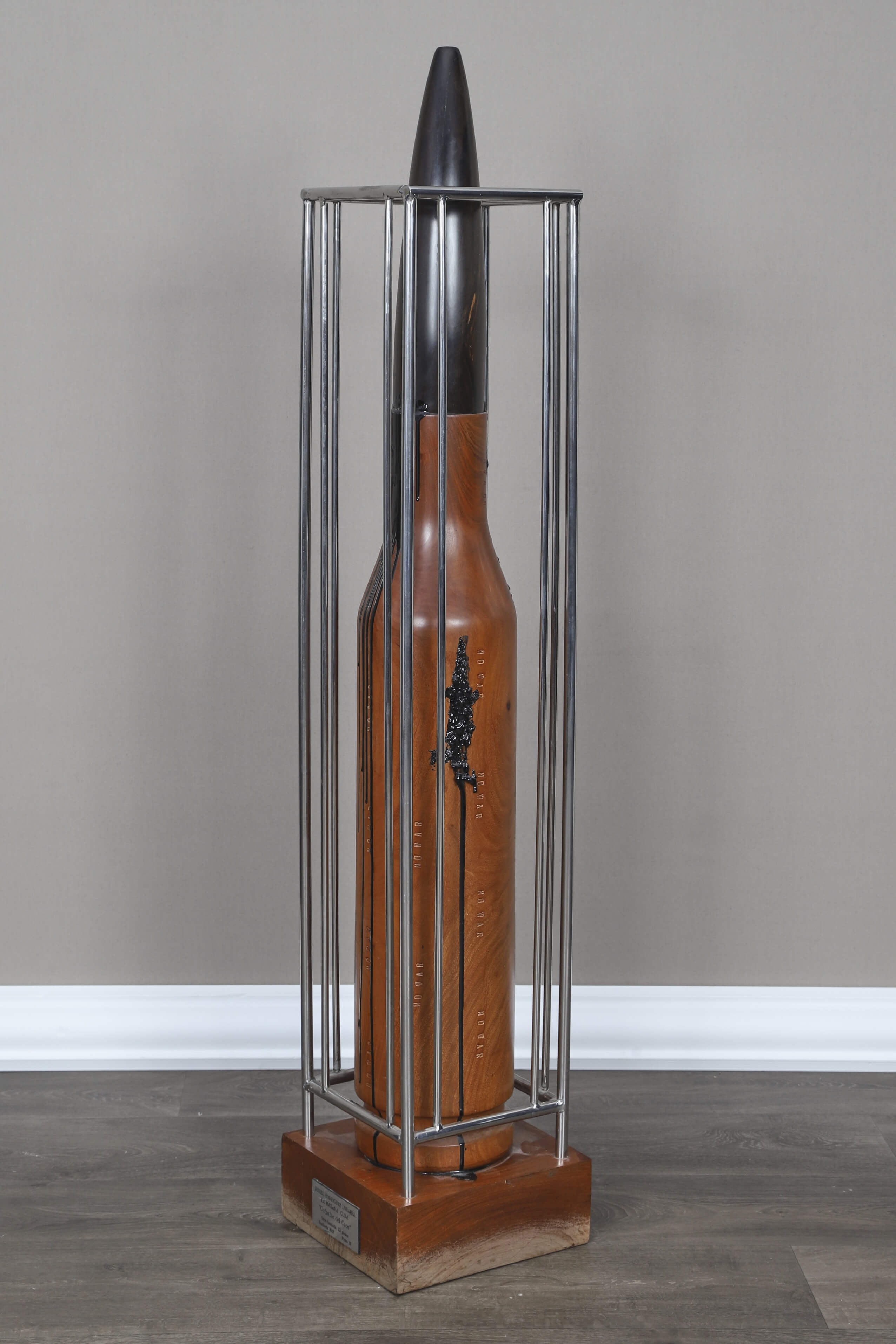 Artwork by Jessel Rodriguez Lobaina, Culpable del Caos, 2012, Made of epoxy