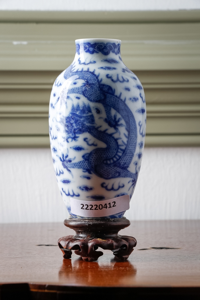 Yongzheng Blue & White Chinese Bud Vase, Yongzheng Mark MutualArt