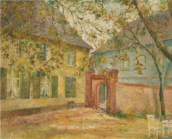 Innenhof mit Gartentisch. by Bernhard Hergarden