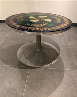 Circular coffee table on brushed aluminium base - Susanne Fjeldsoe Mygge