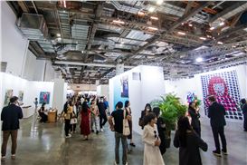 The Best Booths at the Inaugural Edition of Singapore’s ART SG, from Bold Paintings to Cheeky References to Consumerism