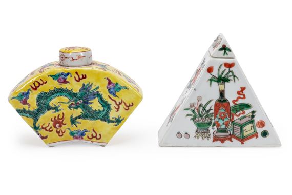TWO CHINESE FAMILLE VERTE BOTTLE FORM TEA CADDIES - China Marks