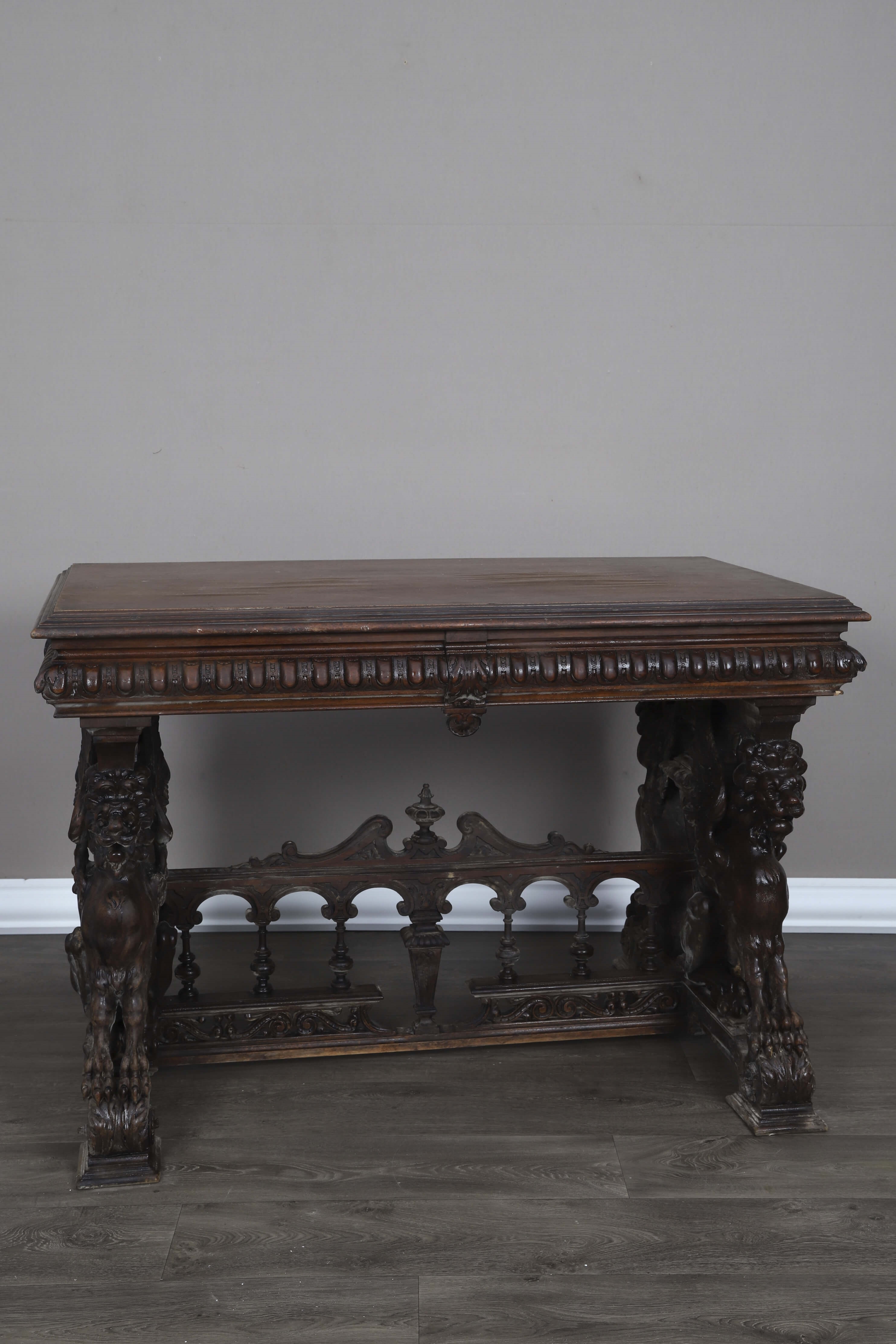 Artwork by Victor Aimone, Table de salon “Renaissance”