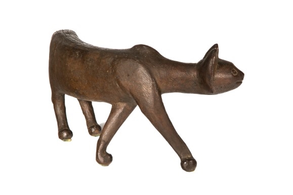 Artwork by Gerhard Marcks, Laufende Katze, Made of Bronze with brown patina