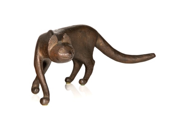 Artwork by Gerhard Marcks, Laufende Katze, Made of Bronze with brown patina