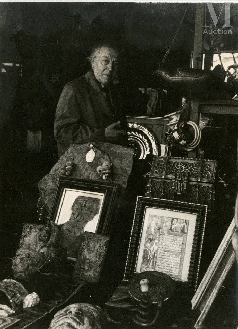Lors d'une exposition mexicaine, au marché aux puces, 1954-1965 by Gisèle Freund