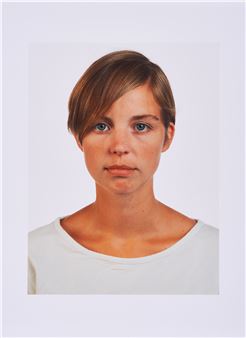 Thomas Ruff | NUDES FEE 18 (2001) | MutualArt