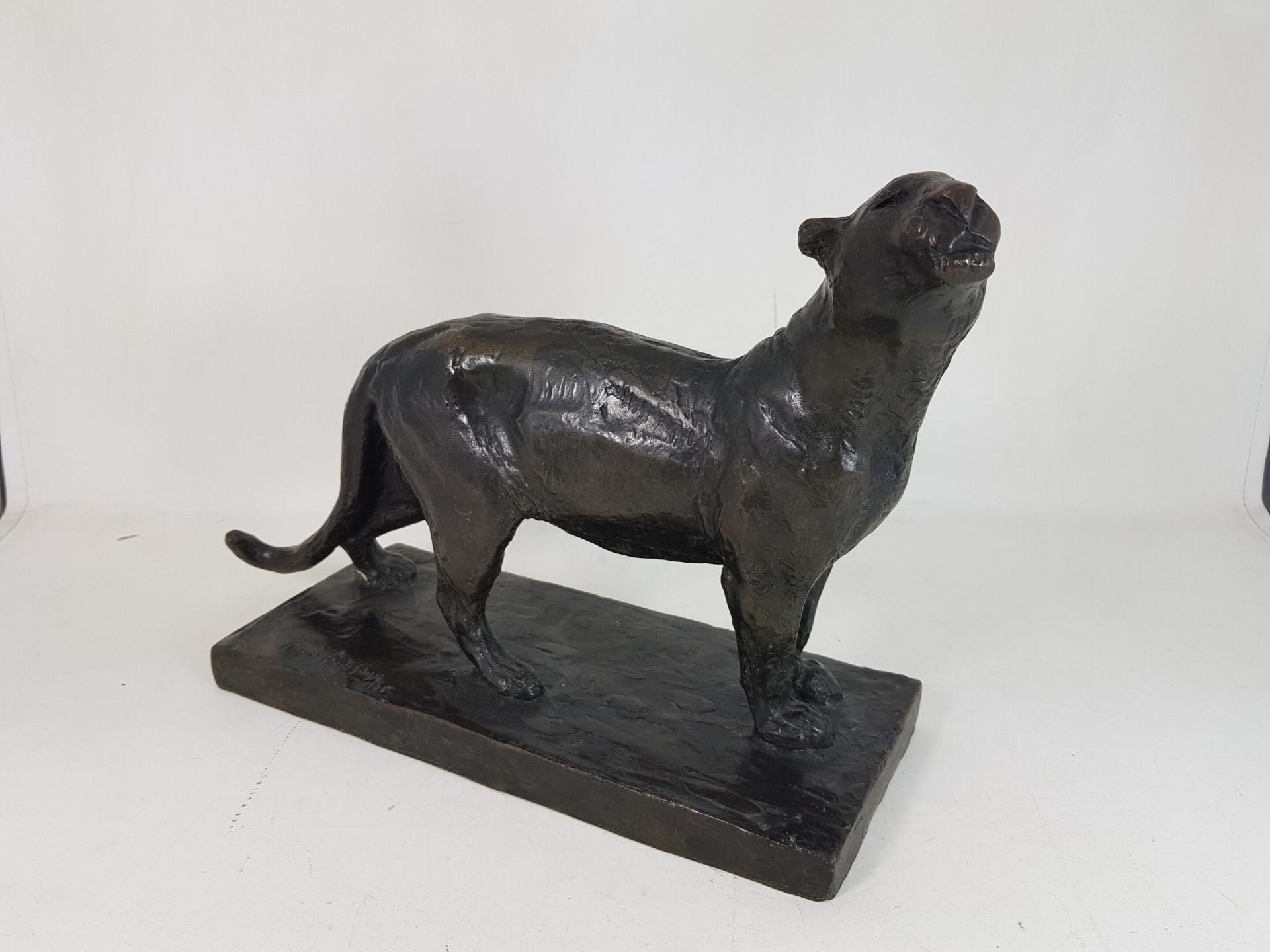 Roger Godchaux La lionne humant MutualArt