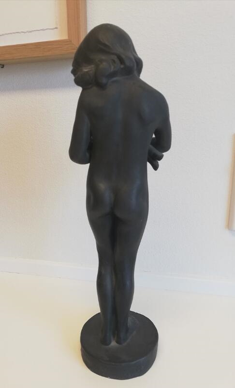 Artwork by Johanne Pedersen-Dan, Lille mor, Made of black terracotta