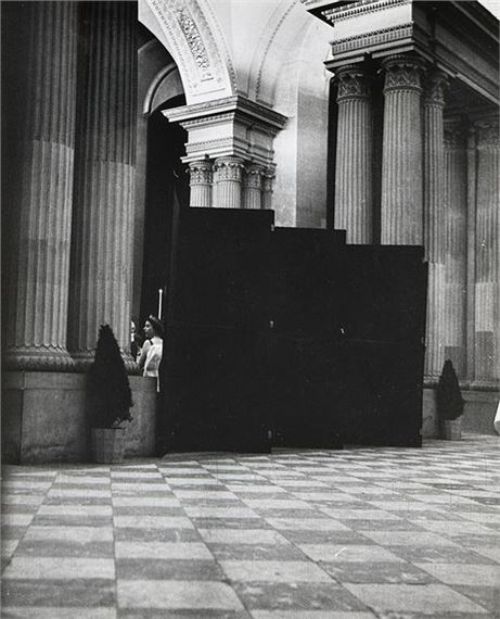 HEAD OF STATE Queen Elizabeth II of England at the dinner in the Salle des Cariatides at the Louvre hosted by President René Coty by Louis Ingigliardi, April 1957