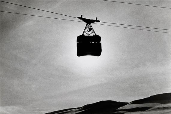 MOUNTAIN A cable car in Verbier