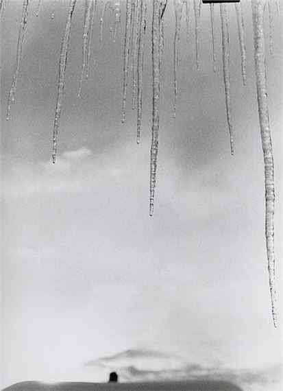 MOUNTAIN Ice stalactites