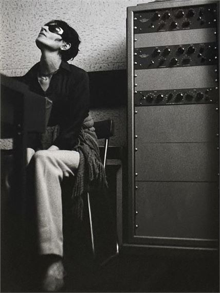 MUSIC - VARIETY BARBARA during the recording of "Soleil noir" by Louis Ingigliardi, 1968