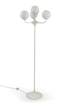 4-lights bubble floor lamp. Design: 1960s for Temde, Sevelen/ Switzerland. Execution: Temde, Sevelen/ Switzerland, 1960s. With a tulip base and four arms made of white lacquered metal, opal glass ball, foot switch. Traces of age. - E.R. Nele